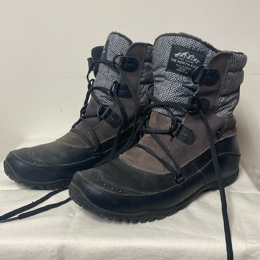 Women’s North Face winter boots